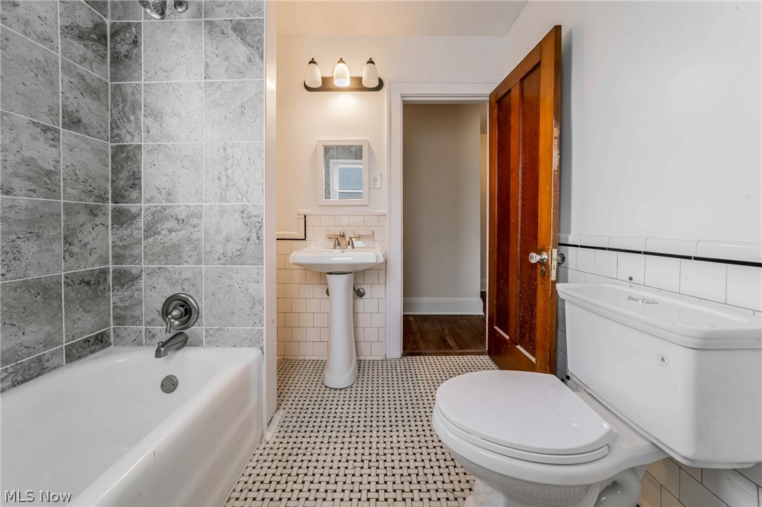 18107 East Park Drive Cleveland OH 44119