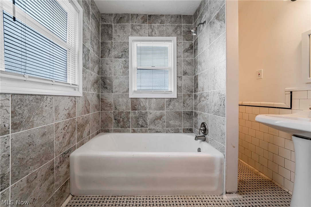 18107 East Park Drive Cleveland OH 44119