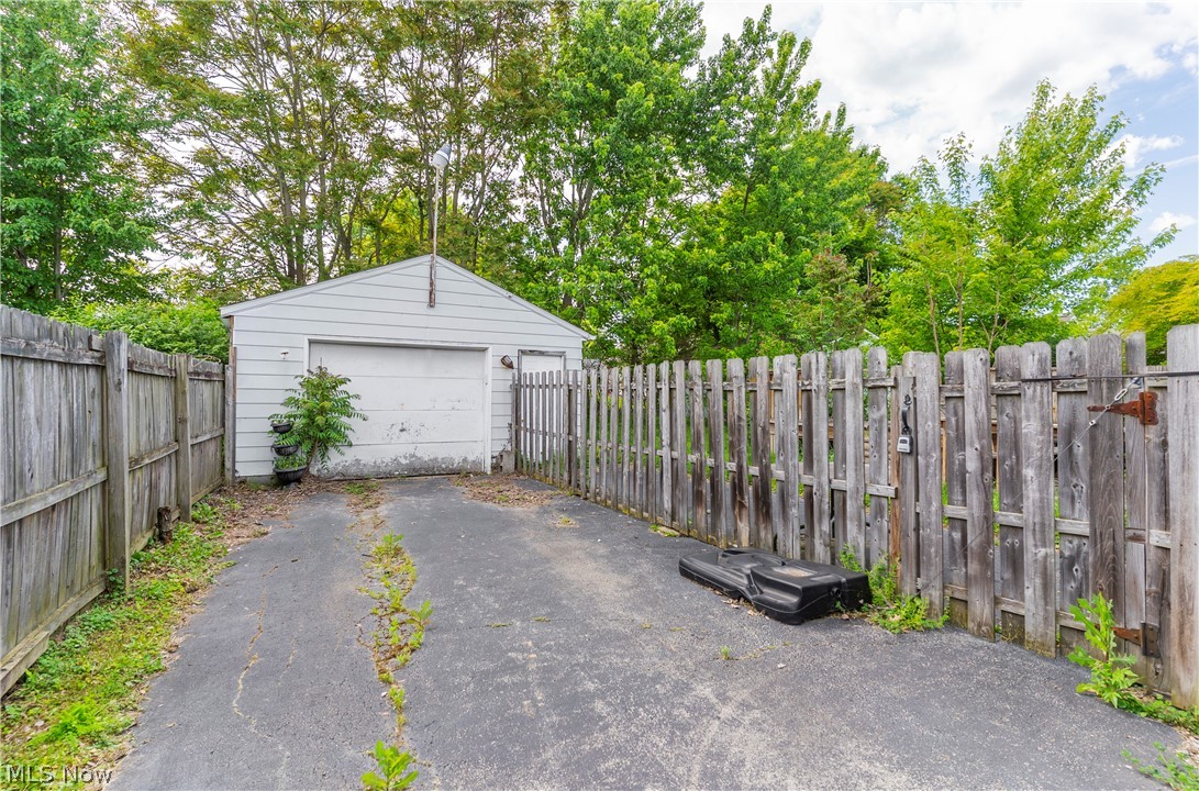 52 N Navarre Avenue Youngstown OH 44515