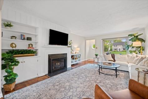 552 Lake Forest Drive Bay Village OH 44140