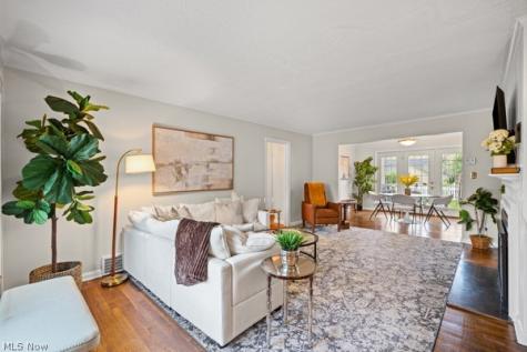 552 Lake Forest Drive Bay Village OH 44140