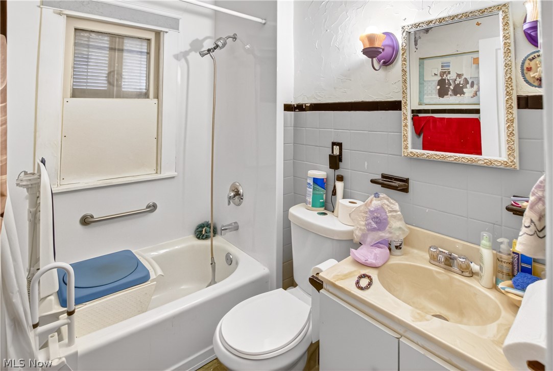 26 E Grace Street Bedford OH 44146