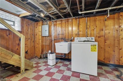 1233 Mcintosh Avenue Akron OH 44314