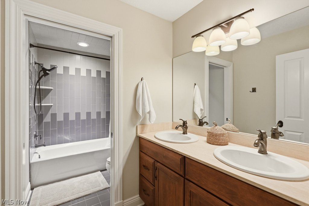 7480 Faraway Trail Chagrin Falls OH 44023