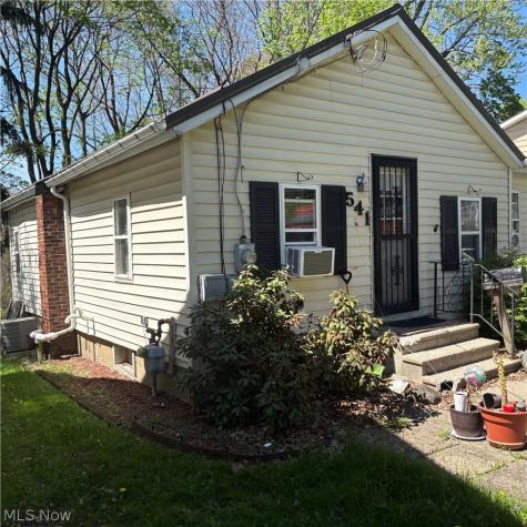541 Clinton Street Ravenna OH 44266