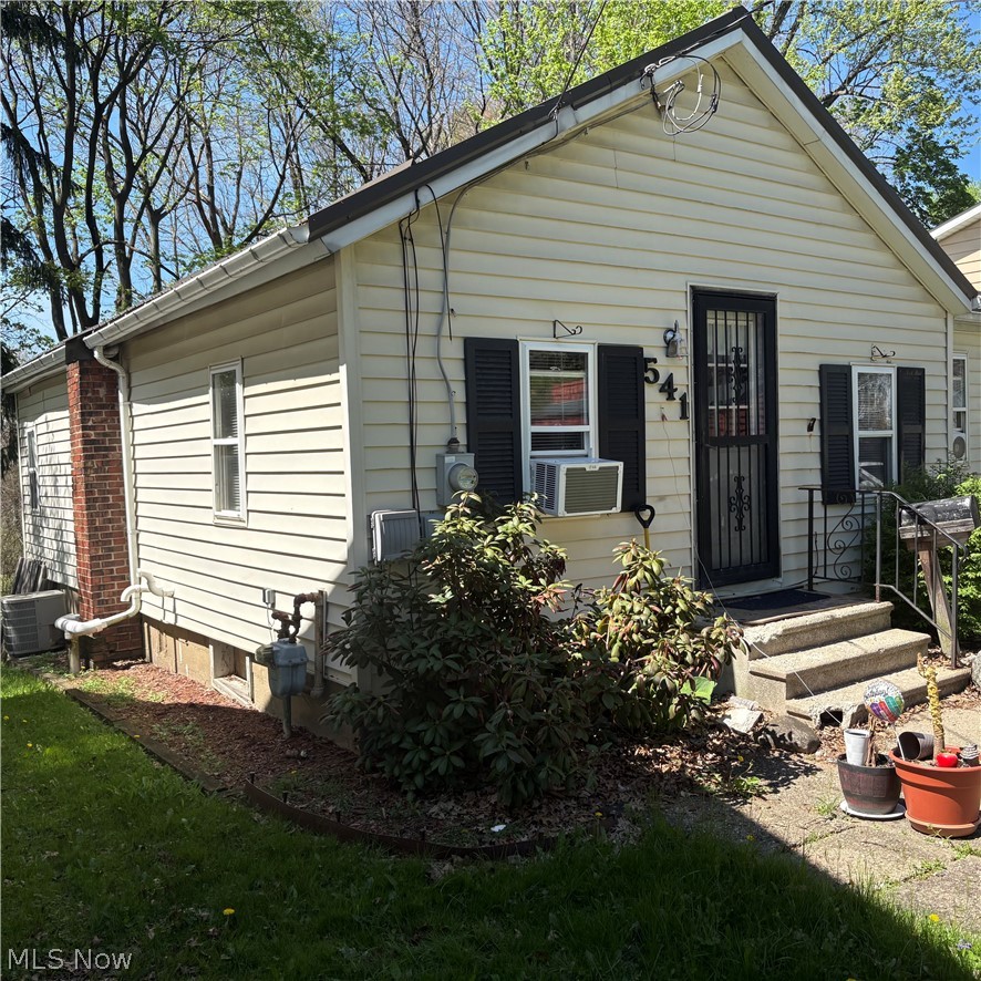 541 Clinton Street Ravenna OH 44266