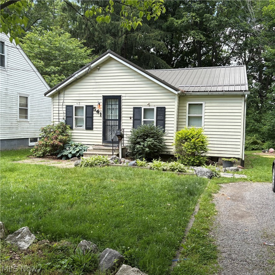 541 Clinton Street Ravenna OH 44266