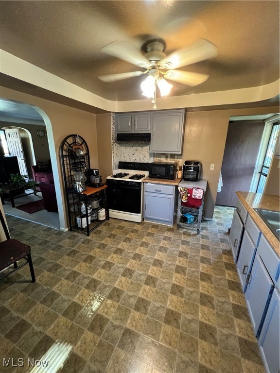 17806 Tarkington Avenue Cleveland OH 44128