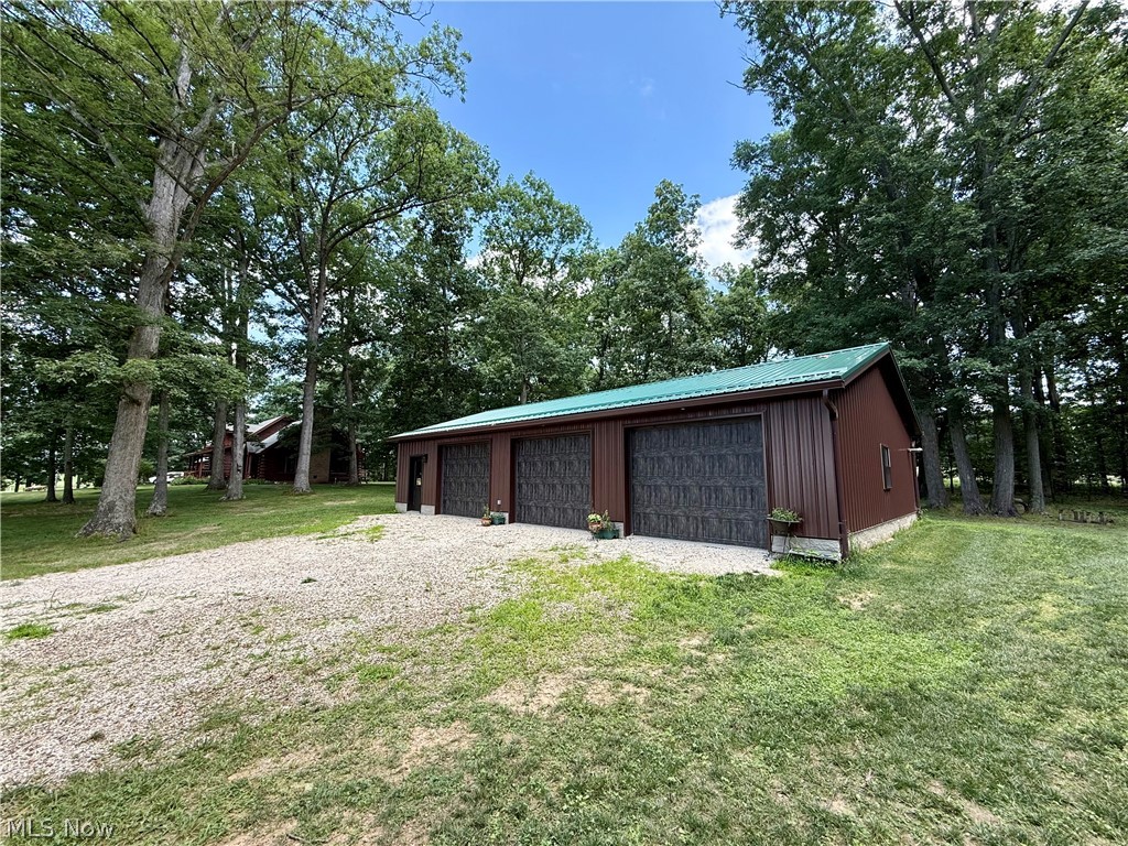 1098 Mace Road NE Carrollton OH 44615