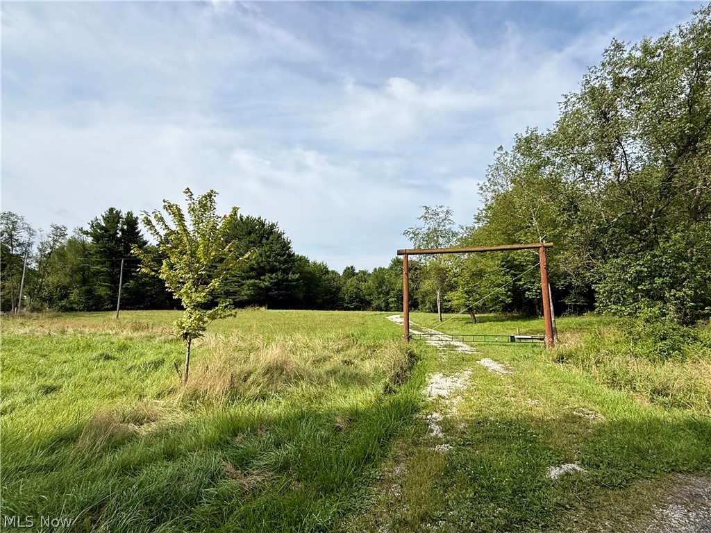 1098 Mace Road NE Carrollton OH 44615