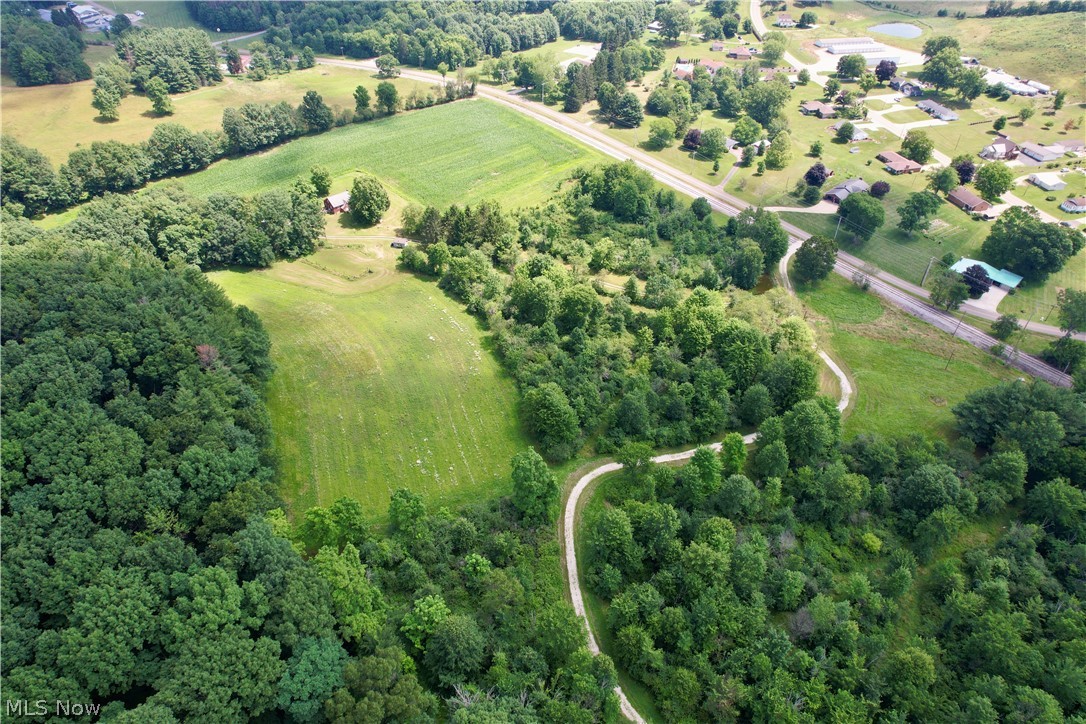 1098 Mace Road NE Carrollton OH 44615