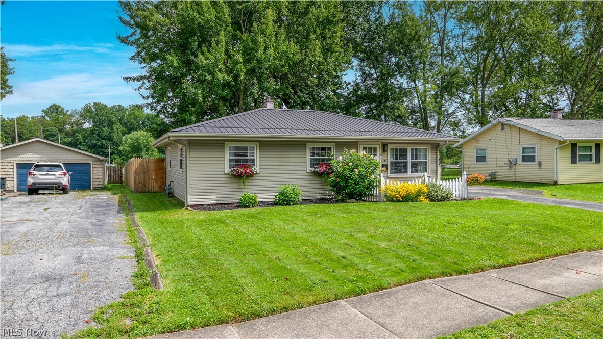 3388 Olian Avenue NW Warren OH 44485