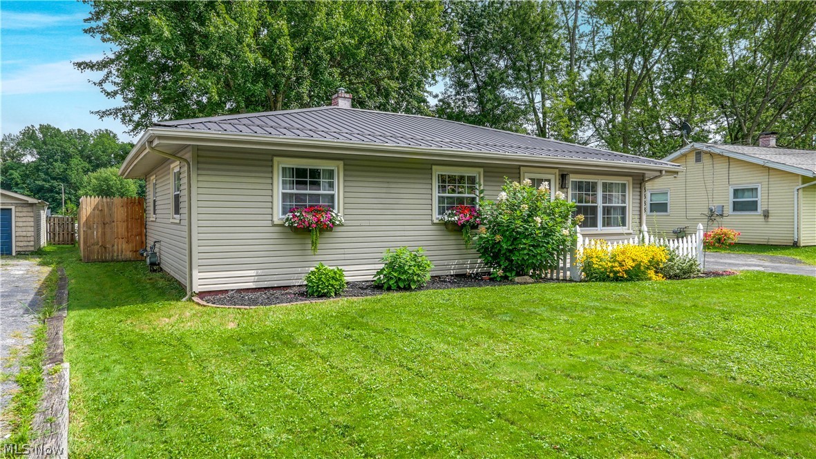 3388 Olian Avenue NW Warren OH 44485