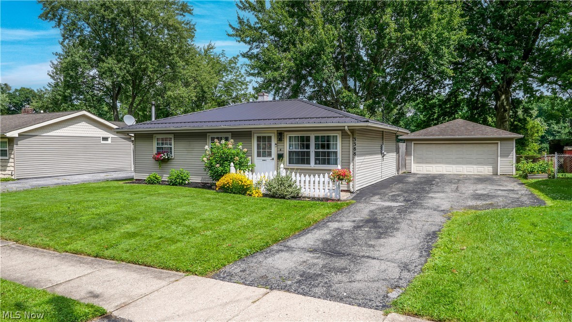 3388 Olian Avenue NW Warren OH 44485