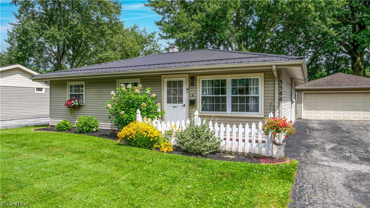 3388 Olian Avenue NW Warren OH 44485