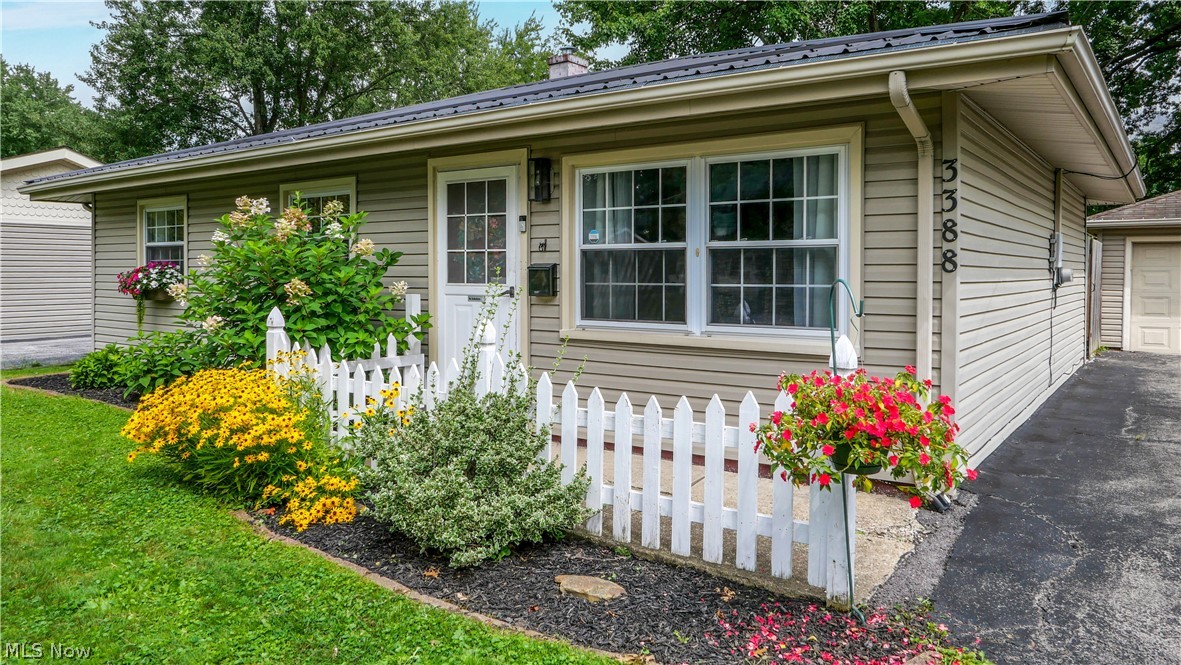 3388 Olian Avenue NW Warren OH 44485