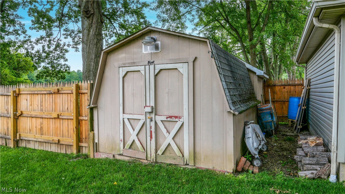 3388 Olian Avenue NW Warren OH 44485