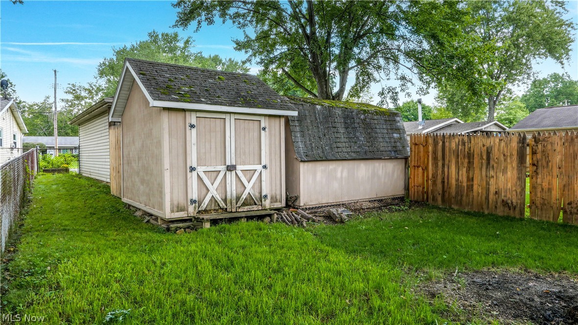 3388 Olian Avenue NW Warren OH 44485