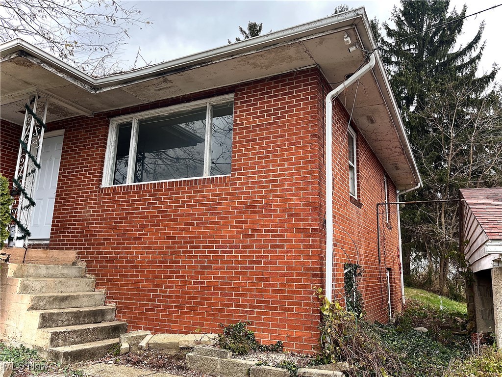809 Delia Avenue Martins Ferry OH 43935