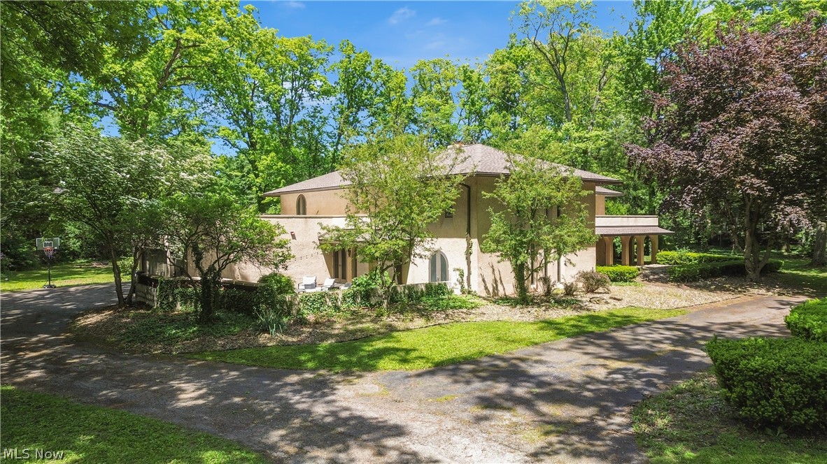 8551 Hunters Trail SE Howland OH 44484