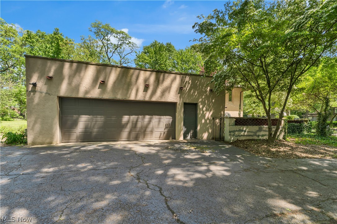 8551 Hunters Trail SE Howland OH 44484