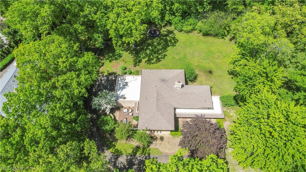 8551 Hunters Trail SE Howland OH 44484
