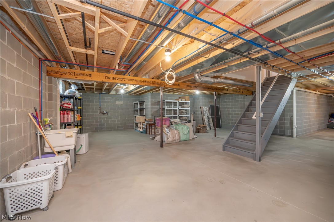 1383 Cross Cove Austintown OH 44515