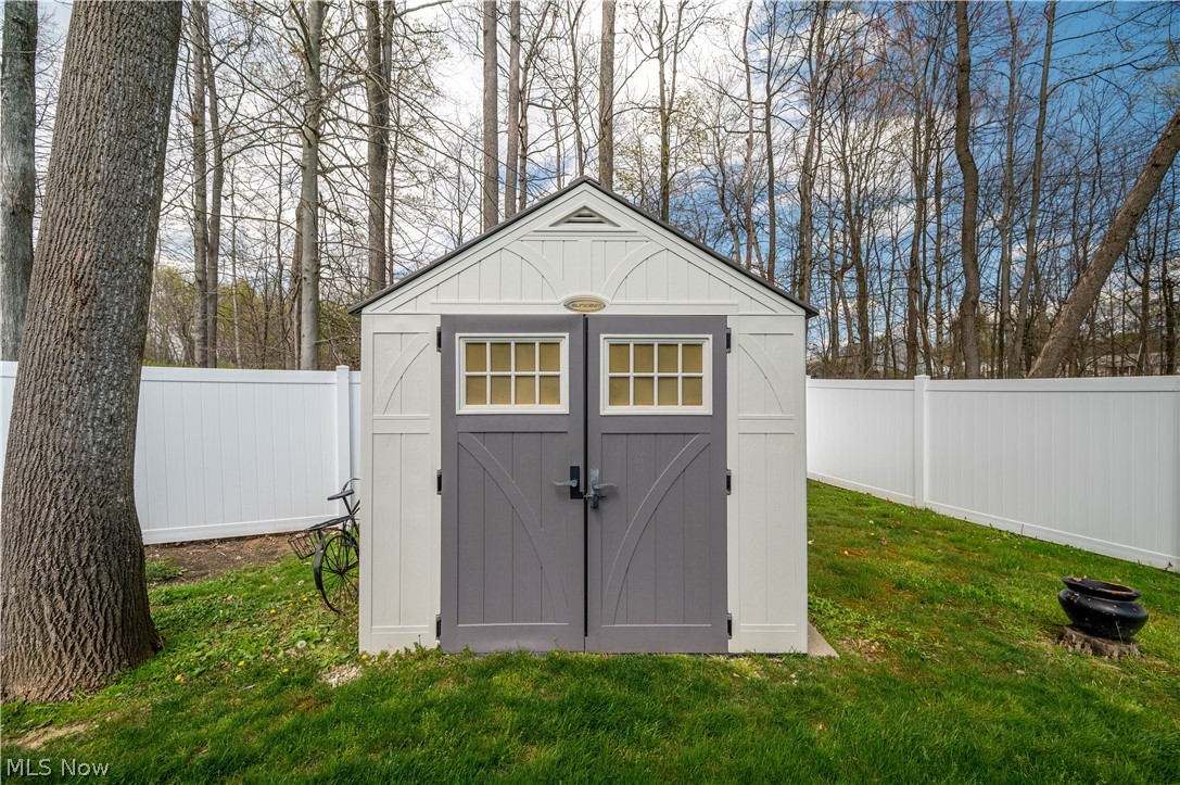 1383 Cross Cove Austintown OH 44515