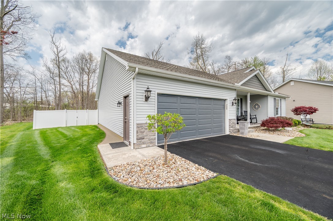 1383 Cross Cove Austintown OH 44515