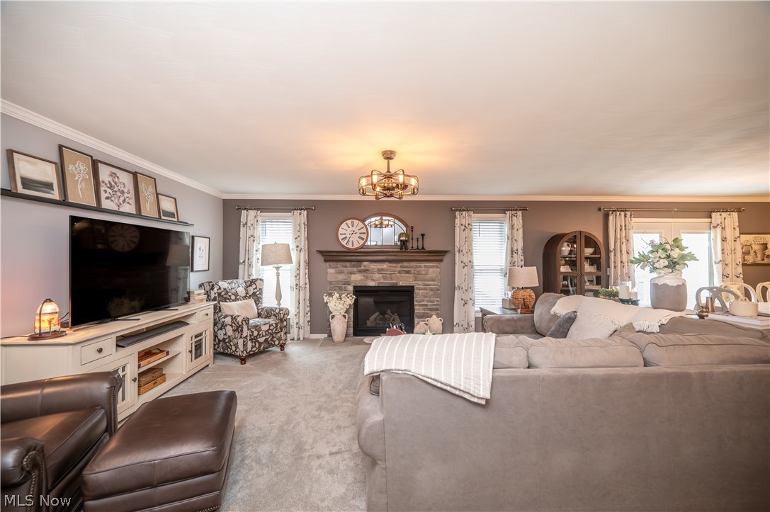 1383 Cross Cove Austintown OH 44515