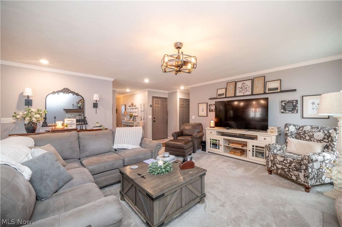 1383 Cross Cove Austintown OH 44515
