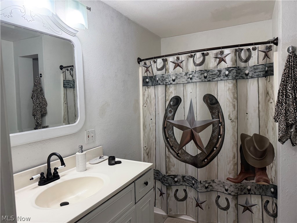 6206 Downs Road NW Warren OH 44481