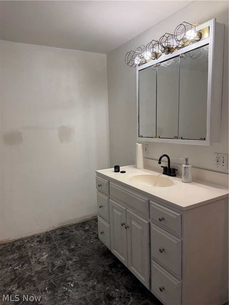 6206 Downs Road NW Warren OH 44481