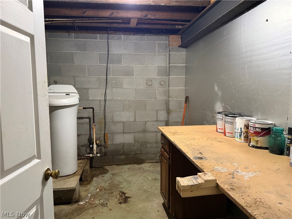 6206 Downs Road NW Warren OH 44481
