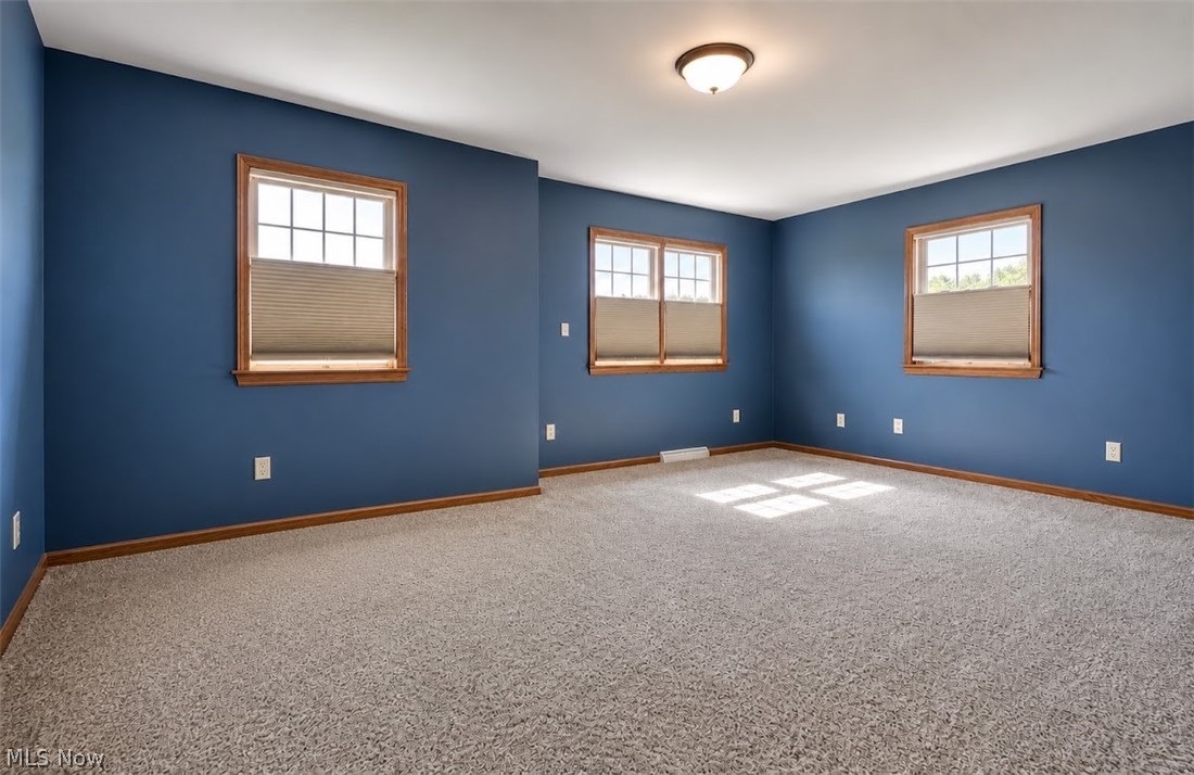 6018 Race Road NW Strasburg OH 44680