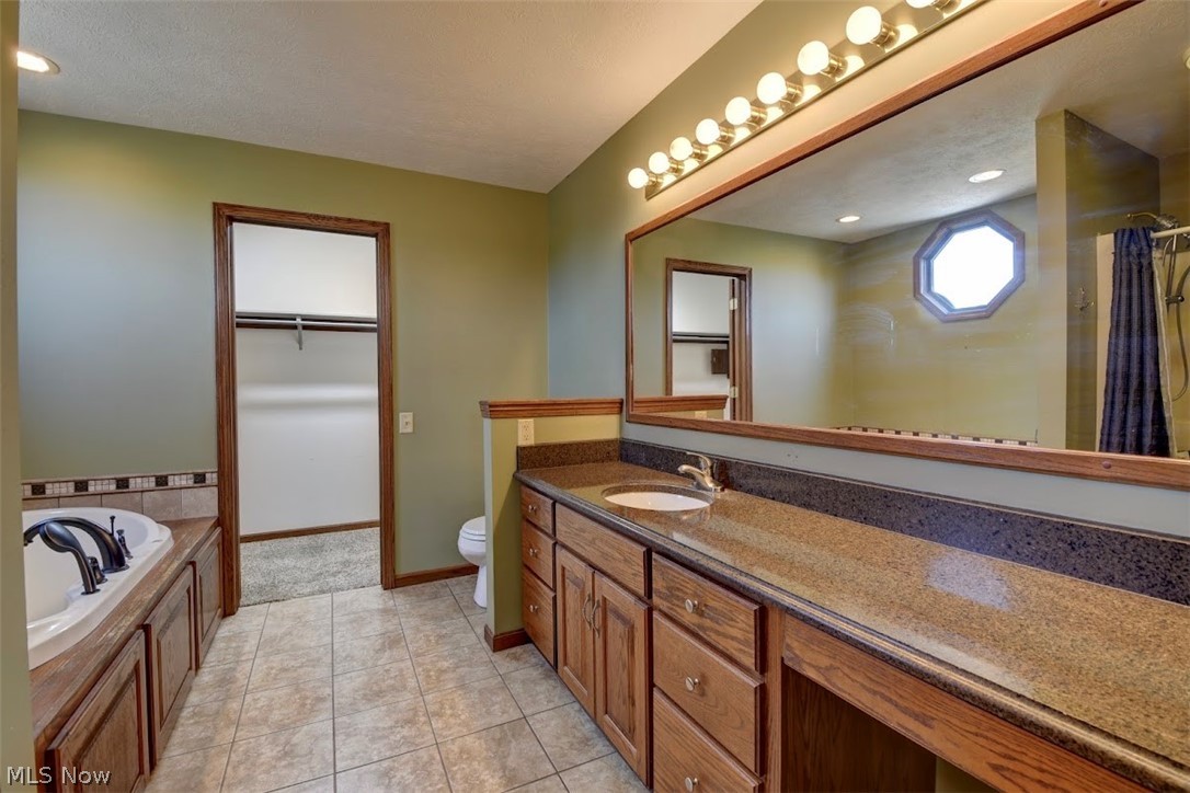 6018 Race Road NW Strasburg OH 44680