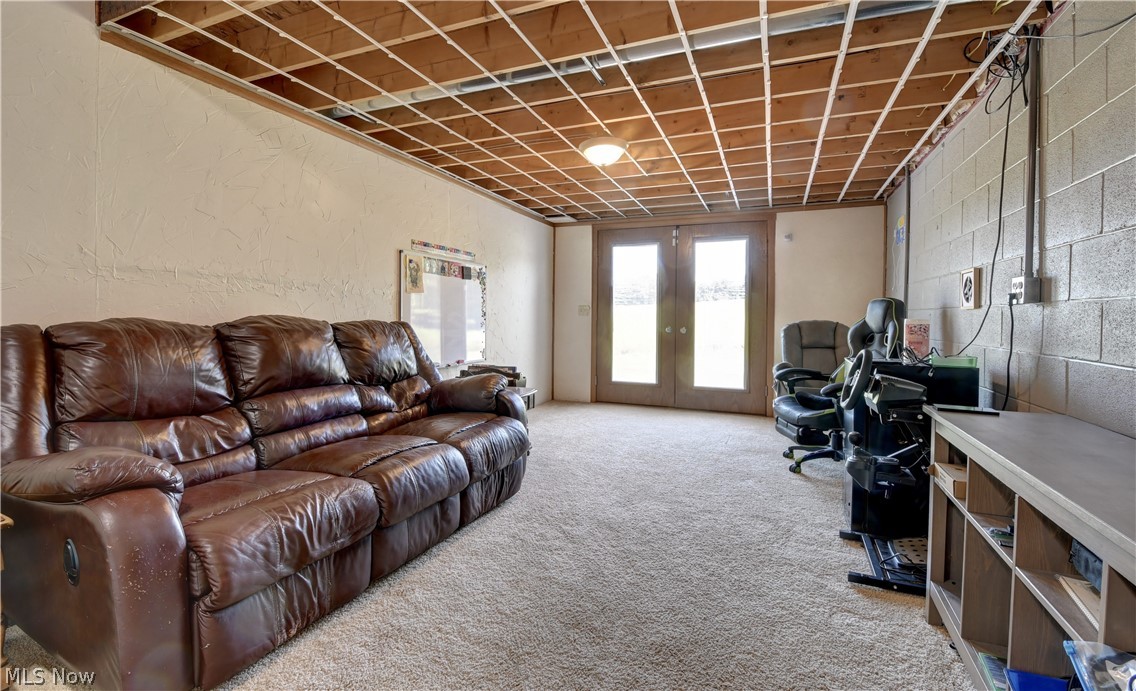 6018 Race Road NW Strasburg OH 44680