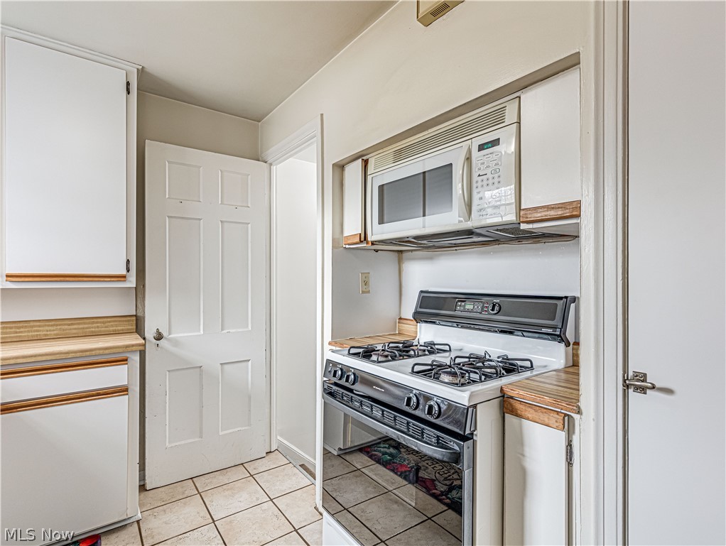 15606 Scottsdale Boulevard Shaker Heights OH 44120