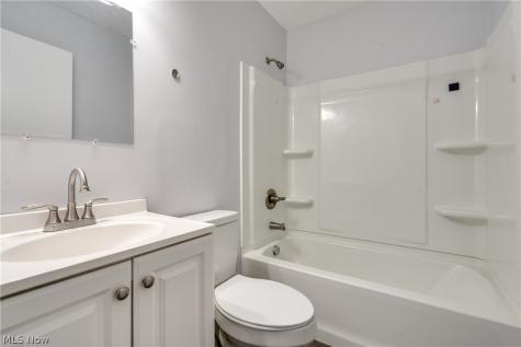 2415 Regentview Street NE Canton OH 44705