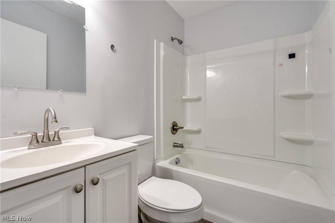 2415 Regentview Street NE Canton OH 44705