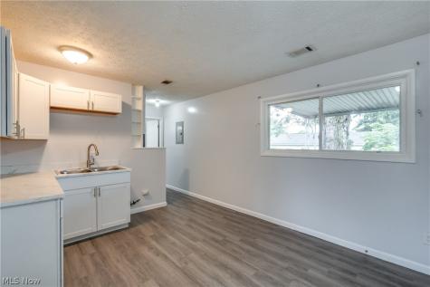 2415 Regentview Street NE Canton OH 44705