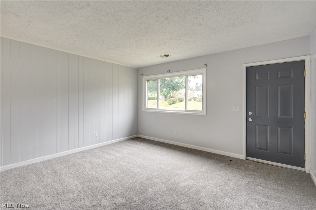 2415 Regentview Street NE Canton OH 44705