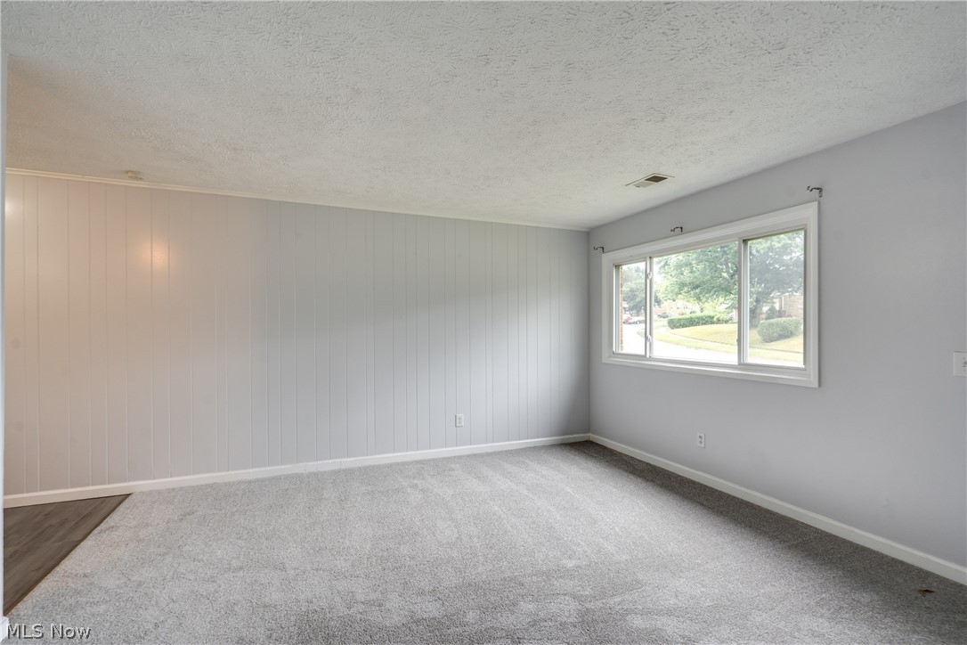 2415 Regentview Street NE Canton OH 44705