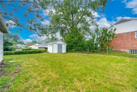 2415 Regentview Street NE Canton OH 44705