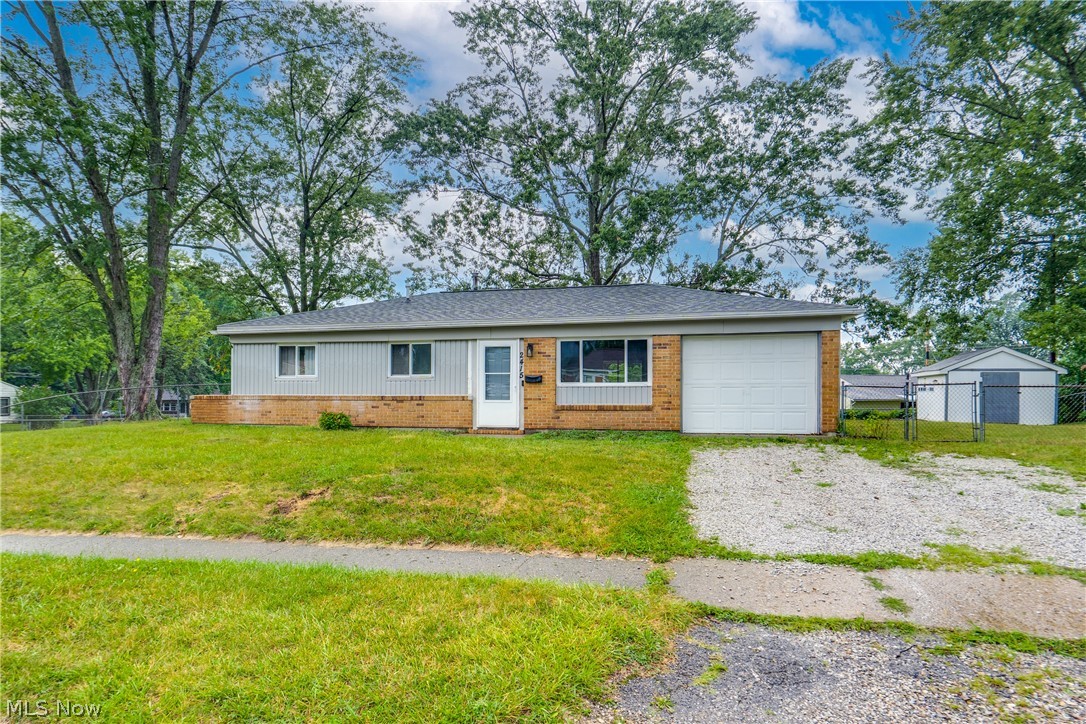 2415 Regentview Street NE Canton OH 44705