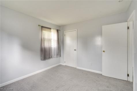 2415 Regentview Street NE Canton OH 44705