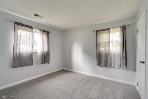 2415 Regentview Street NE Canton OH 44705
