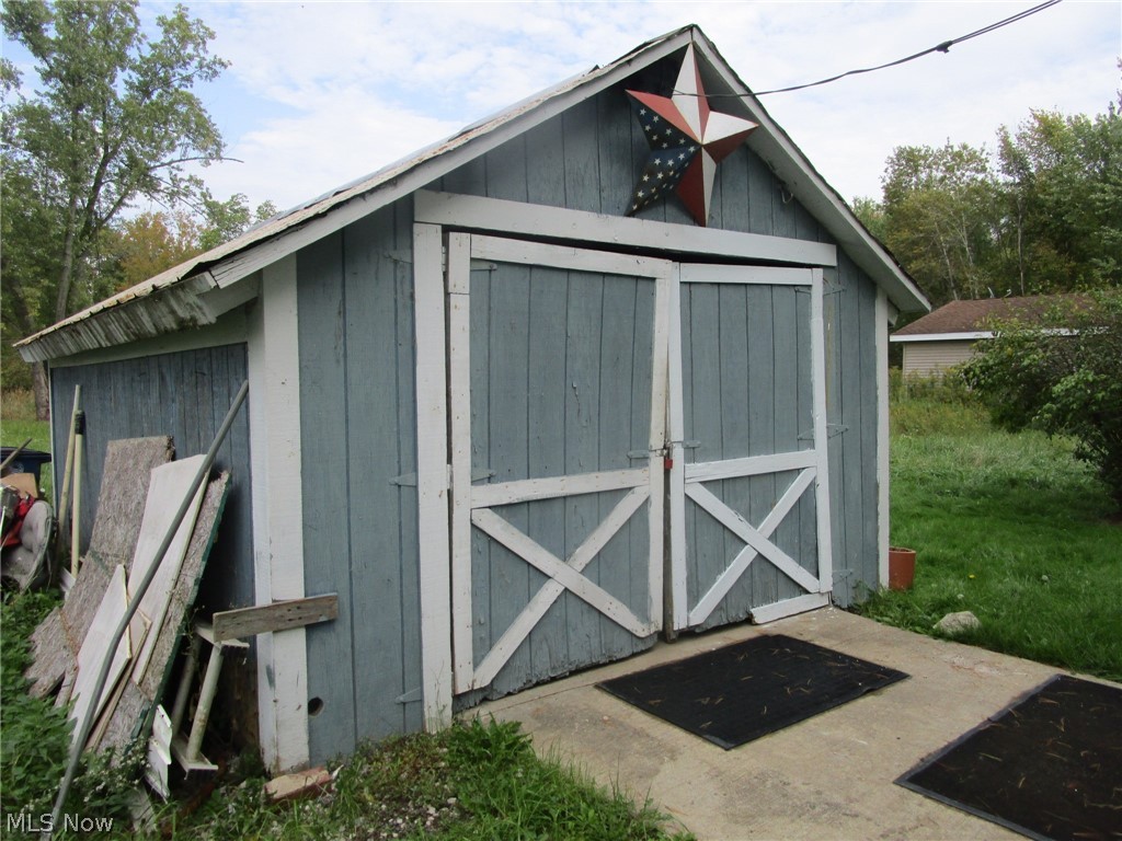 2605 E Water Street Rock Creek OH 44084