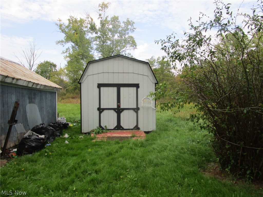 2605 E Water Street Rock Creek OH 44084