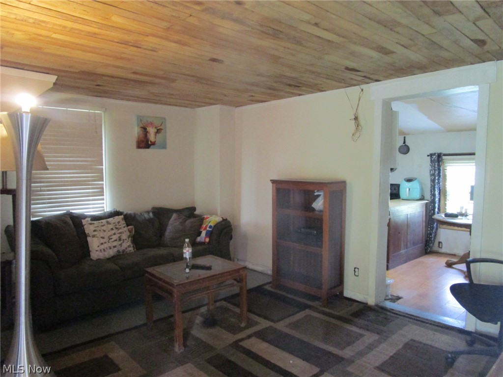 2605 E Water Street Rock Creek OH 44084